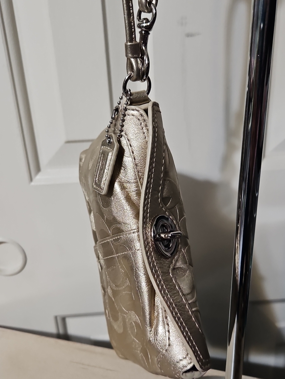 Coach NWOT Y2K Metallic Champagne Leather Signature Turnlock Wristlet